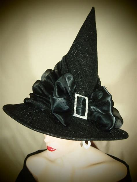 Witch hat buckke